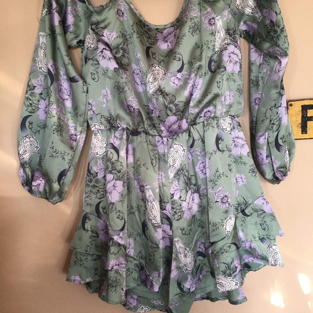 NWT Sage boho cold off shoulder ruffle romper - Picture 4 of 6
